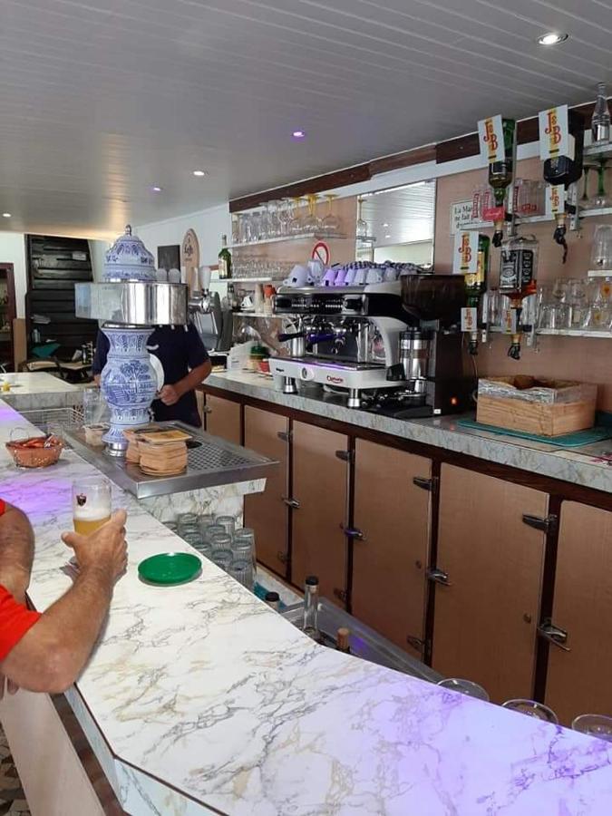 Le Commerce Pont-Sur-Yonne Exteriér fotografie
